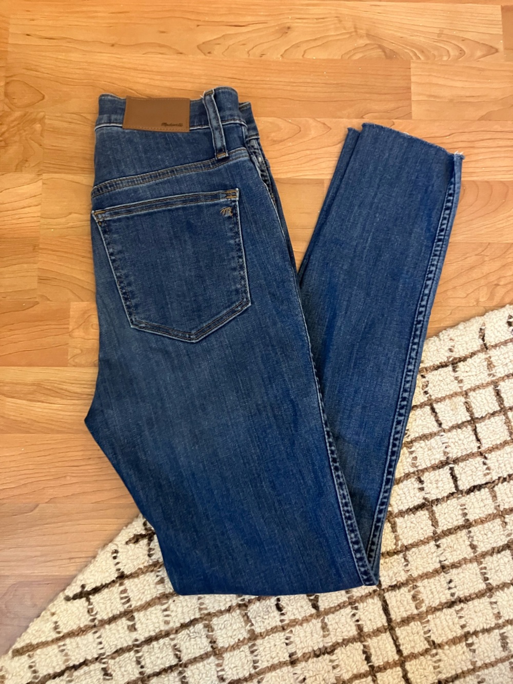Like New Madewell 10” High Rise Skinny Raw Hem Jeans Size 25